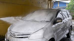 Snow wash mobil di Kediri dengan foam tebal